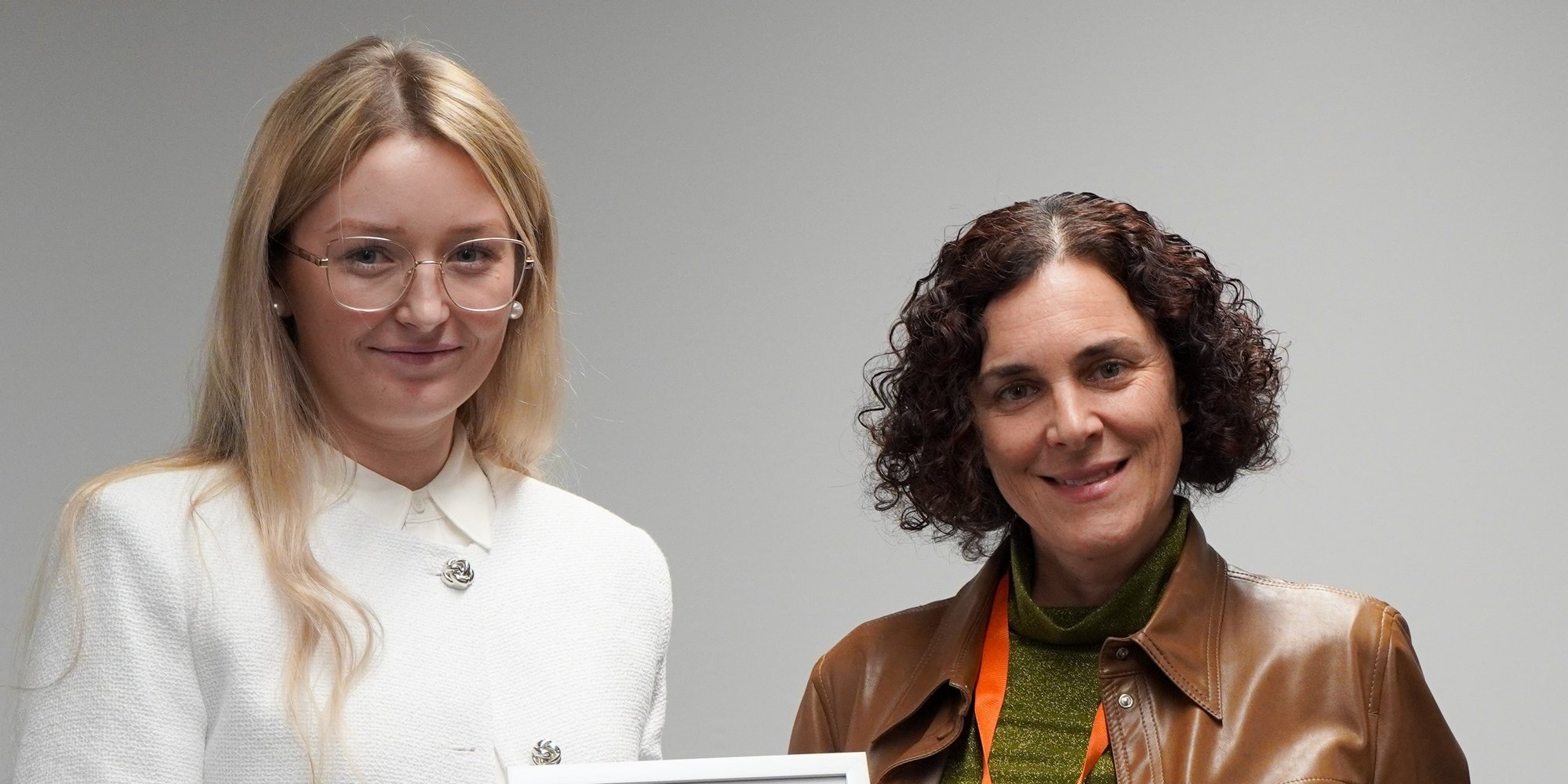 Übergabe des Dissertationspreises an Vanessa Kokoschka.