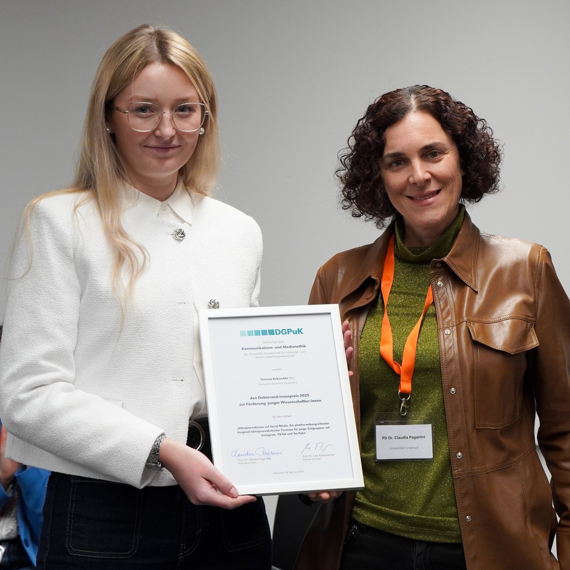 Übergabe des Dissertationspreises an Vanessa Kokoschka.